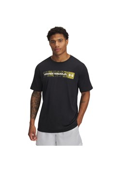 Męski t-shirt z nadrukiem Under Armour UA Camo Chest Stripe SS - czarny złe zdjęcie nadruku u producenta ze sklepu Sportstylestory.com w kategorii T-shirty męskie - zdjęcie 188248169