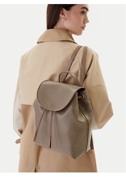 Plecak Calvin Klein Emblem Aop Flap Backpack LV04F3271G Beżowy ze sklepu eobuwie.pl w kategorii Plecaki - zdjęcie 188249249