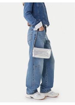 Torebka Tommy Jeans Tjw Must Metallic Shoulder Bag AW0AW18009 Srebrny ze sklepu eobuwie.pl w kategorii Torebki damskie - zdjęcie 188249515