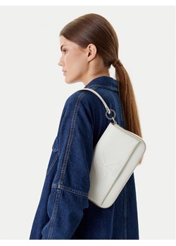 Torebka Calvin Klein Sculpted Flap Shoulder Pouch LV04K3148G Biały ze sklepu eobuwie.pl w kategorii Listonoszki - zdjęcie 188250196