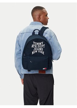 Plecak Tommy Jeans Tjm Multi Graphic Dome Backpack AM0AM13730 Granatowy ze sklepu eobuwie.pl w kategorii Plecaki - zdjęcie 188250218