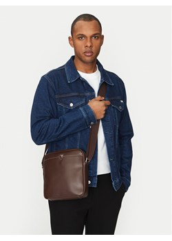 Saszetka Guess HMFITC P5159 Brązowy ze sklepu eobuwie.pl w kategorii Saszetki - zdjęcie 188251005