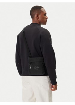 Saszetka Calvin Klein Bold Flatpack LV04D3178G Beżowy ze sklepu eobuwie.pl w kategorii Saszetki - zdjęcie 188251136