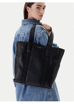 Torebka Calvin Klein Webbing Strap Tote LV04F3289G Czarny ze sklepu eobuwie.pl w kategorii Torby Shopper bag - zdjęcie 188251259