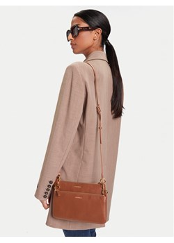 Coccinelle Torebka TIF Coccinelle Yvonne E5 TIF 55 01 01 Brązowy ze sklepu MODIVO w kategorii Listonoszki - zdjęcie 188255927