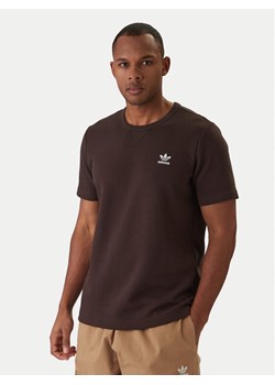 adidas T-Shirt Trefoil Essentials Waffle KE1136 Brązowy Regular Fit ze sklepu MODIVO w kategorii T-shirty męskie - zdjęcie 188256159