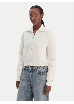 Tommy Jeans Bluza Cozy Sript DW0DW22029 Écru Regular Fit ze sklepu MODIVO w kategorii Bluzy damskie - zdjęcie 188256359