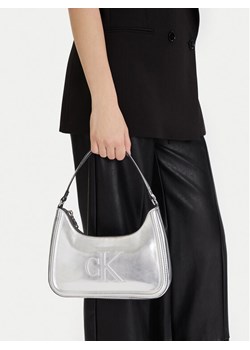 Calvin Klein Torebka Bold Ck Metallic Shoulder Bag LV04F3332G Srebrny ze sklepu MODIVO w kategorii Torebki damskie - zdjęcie 188256405