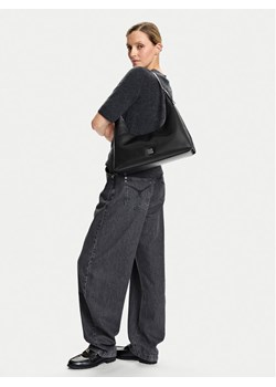 Calvin Klein Torebka Emblem Hw Lthr Shoulder Bag LV04F3262G Czarny ze sklepu MODIVO w kategorii Torebki damskie - zdjęcie 188257288