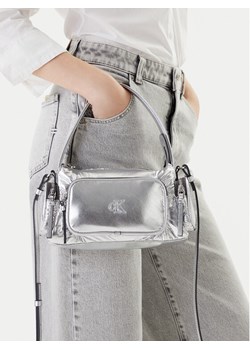 Calvin Klein Torebka Pocket Silver Nylon Small Bag LV04F3443G Srebrny ze sklepu MODIVO w kategorii Listonoszki - zdjęcie 188257339