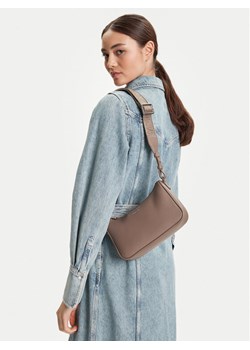 Emporio Armani Torebka EW000539 AF12036 M1057 Beżowy ze sklepu MODIVO w kategorii Listonoszki - zdjęcie 188257876