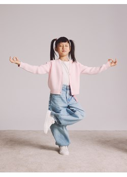 Reserved - Jeansy skater z brelokiem - niebieski ze sklepu Reserved w kategorii Spodnie dziewczęce - zdjęcie 188266865