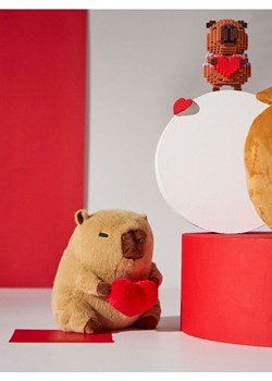 Sinsay - Przytulanka kapibara z serduszkiem - brązowy ze sklepu Sinsay w kategorii Zabawki - zdjęcie 188267399