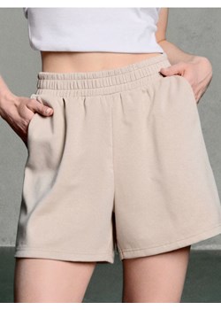Sinsay - Szorty dresowe soft touch - beżowy ze sklepu Sinsay w kategorii Szorty - zdjęcie 188267406