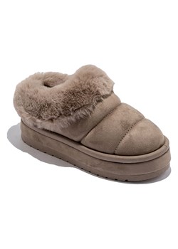 C'M Kapcie w kolorze khaki ze sklepu Limango Polska w kategorii Kapcie damskie - zdjęcie 188270048