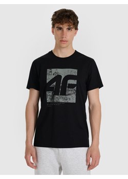 Męski t-shirt z nadrukiem 4F 4FWAW25TTSHM3126 - czarny ze sklepu Sportstylestory.com w kategorii T-shirty męskie - zdjęcie 188280005