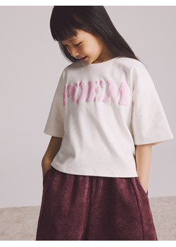 Reserved - Luźny t-shirt z nadrukiem - złamana biel ze sklepu Reserved w kategorii Bluzki dziewczęce - zdjęcie 188281766