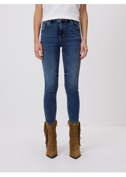 Reserved - Jeansy slim fit mid rise - niebieski ze sklepu Reserved w kategorii Jeansy damskie - zdjęcie 188281957