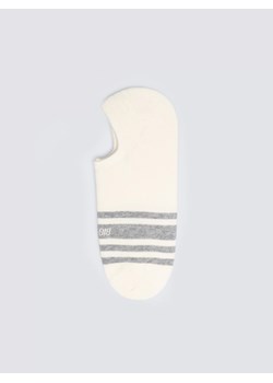 Stopki męskie z ozdobnymi paskami białe Marios 100 ze sklepu Big Star w kategorii Skarpetki męskie - zdjęcie 188284107