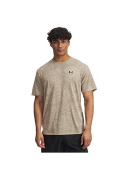 Męska koszulka treningowa Under Armour UA Tech Tee Pixelate - beżowa ze sklepu Sportstylestory.com w kategorii T-shirty męskie - zdjęcie 188284359