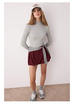 trendyol Koszulka w kolorze jasnoszarym ze sklepu Limango Polska w kategorii Bluzki damskie - zdjęcie 188285005