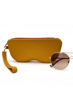 Sylikonowe etui na okulary z poręcznym uchwytem ET-139E miodowe ze sklepu Stylion w kategorii Etui - zdjęcie 188285597