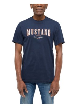 Męski T-Shirt Mustang Style Austin Dark Sapphire 1016266 4136 ze sklepu YouNeedit.pl w kategorii T-shirty męskie - zdjęcie 188285835