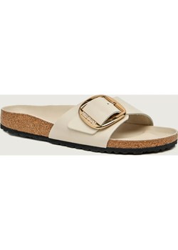 Birkenstock Skórzane klapki Madrid Big Buckle LENA | narrow fit ze sklepu Gomez Fashion Store w kategorii Klapki damskie - zdjęcie 188288877