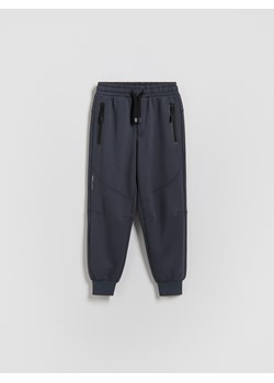 Reserved - Dzianinowe joggery - granatowy ze sklepu Reserved w kategorii Spodnie chłopięce - zdjęcie 188289396