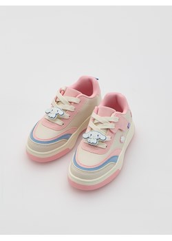 Reserved - Sneakersy Cinnamoroll - biały ze sklepu Reserved w kategorii Buty sportowe dziecięce - zdjęcie 188289445