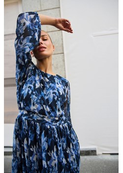 Plisowana sukienka granatowa ze sklepu Moodo.pl w kategorii Sukienki - zdjęcie 188289566