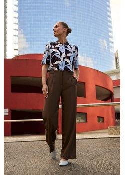 Spodnie z szerokimi nogawkami brązowe ze sklepu Moodo.pl w kategorii Spodnie damskie - zdjęcie 188289569