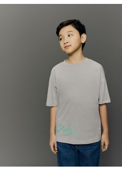 Reserved - T-shirt z nadrukiem - beżowy ze sklepu Reserved w kategorii T-shirty chłopięce - zdjęcie 188302117