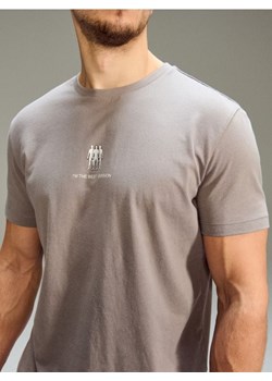 Sinsay - Bawełniana koszulka z haftem - szary ze sklepu Sinsay w kategorii T-shirty męskie - zdjęcie 188303118