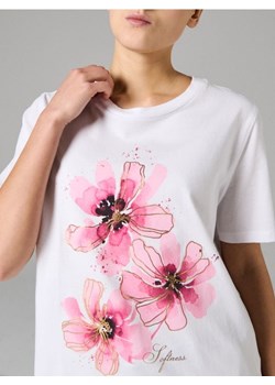 Sinsay - Bawełniana koszulka z nadrukiem w kwiaty - kremowy ze sklepu Sinsay w kategorii Bluzki damskie - zdjęcie 188304775