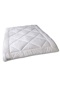 Böhmerwald Kołdra pikowana "All year - Normal" w kolorze białym ze sklepu Limango Polska w kategorii Tekstylia - zdjęcie 188307166