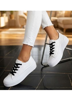 Wiązane białe trampki na platformie /A7-4 14750 T233/ ze sklepu Pantofelek24.pl w kategorii Trampki damskie - zdjęcie 188312336