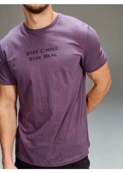 Sinsay - Bawełniana koszulka z nadrukiem - fioletowy ze sklepu Sinsay w kategorii T-shirty męskie - zdjęcie 188313808