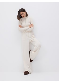 Reserved - Spodnie dresowe long leg - beżowy ze sklepu Reserved w kategorii Spodnie damskie - zdjęcie 188326866