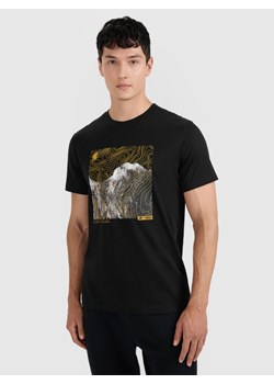 Męski t-shirt z nadrukiem 4F 4FWAW25TTSHM3122 - czarny ze sklepu Sportstylestory.com w kategorii T-shirty męskie - zdjęcie 188326976