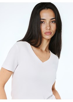 Mohito - Biały t-shirt z dekoltem V - biały ze sklepu Mohito w kategorii Bluzki damskie - zdjęcie 188328666