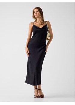 Guess Sukienka codzienna 180182 Czarny Classic Fit ze sklepu MODIVO w kategorii Sukienki - zdjęcie 188329758