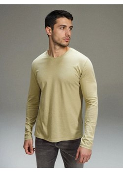 Sinsay - Bawełniana koszulka z długim rękawem i dekoltem V - zielony ze sklepu Sinsay w kategorii T-shirty męskie - zdjęcie 188332389