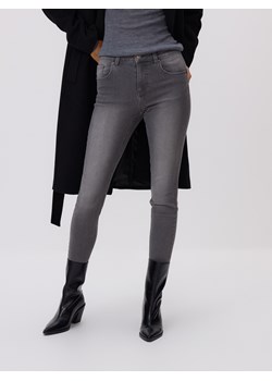 Reserved - Jeansy slim fit push up - jasnoszary ze sklepu Reserved w kategorii Jeansy damskie - zdjęcie 188333107