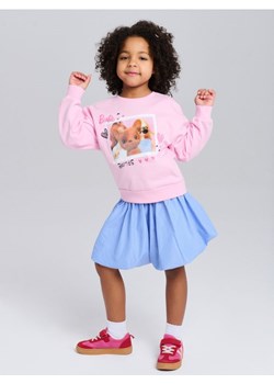Sinsay - Dresowa bluza crewneck z nadrukiem Barbie - różowy ze sklepu Sinsay w kategorii Bluzy dziewczęce - zdjęcie 188333667