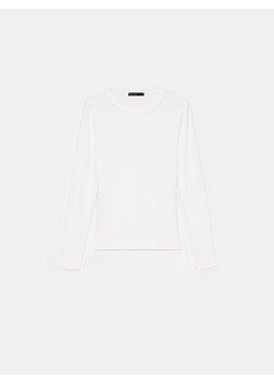 Mohito - Dopasowana biała bluzka - biały ze sklepu Mohito w kategorii Bluzki damskie - zdjęcie 188338145