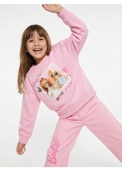 Sinsay - Dresowa bluza crewneck z nadrukiem Barbie - różowy ze sklepu Sinsay w kategorii Bluzy dziewczęce - zdjęcie 188339728