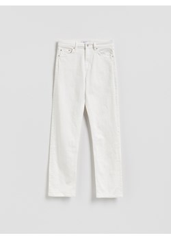 Reserved - Jeansy straight - biały ze sklepu Reserved w kategorii Jeansy damskie - zdjęcie 188349779
