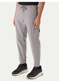 BOSS Spodnie materiałowe T_Urbanex-Cargolight 50508339 Szary Tapered Fit ze sklepu MODIVO w kategorii Spodnie męskie - zdjęcie 188354978