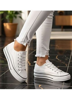 Białe materiałowe trampki na platformie /F6-2 14365 S294/ ze sklepu Pantofelek24.pl w kategorii Trampki damskie - zdjęcie 188356519